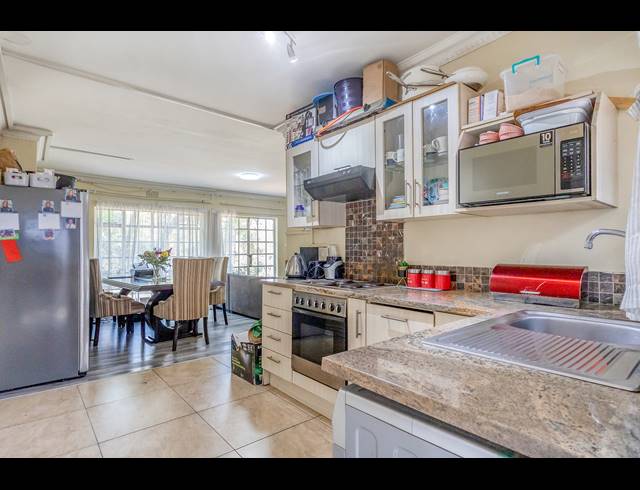 2 BEDROOM APARTMENT RENTED IN RIVONIA
